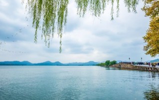 西湖游玩攻略怎么，西湖游玩攻略一日游日程安排表